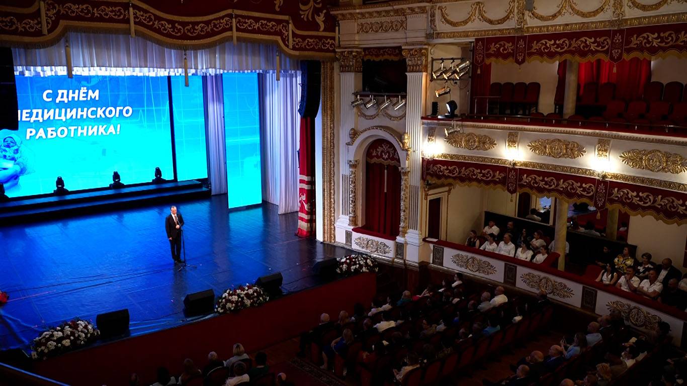 Кондратьев вручил награды и премии лучшим медикам Краснодарского края