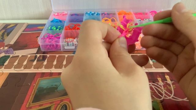 Как сплести браслет из резинок РЫБКОЙ 🐠 (новый способ(мой)) :)