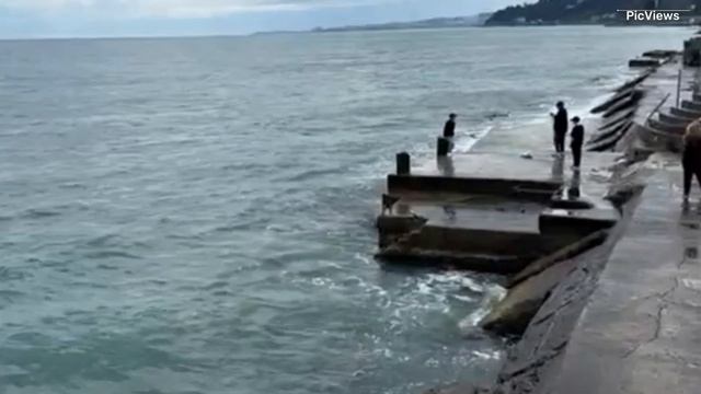Сочи Адлер Чёрное море сегодня 16 июня 2025. Какая погода сейчас, обстановка на море, пляж