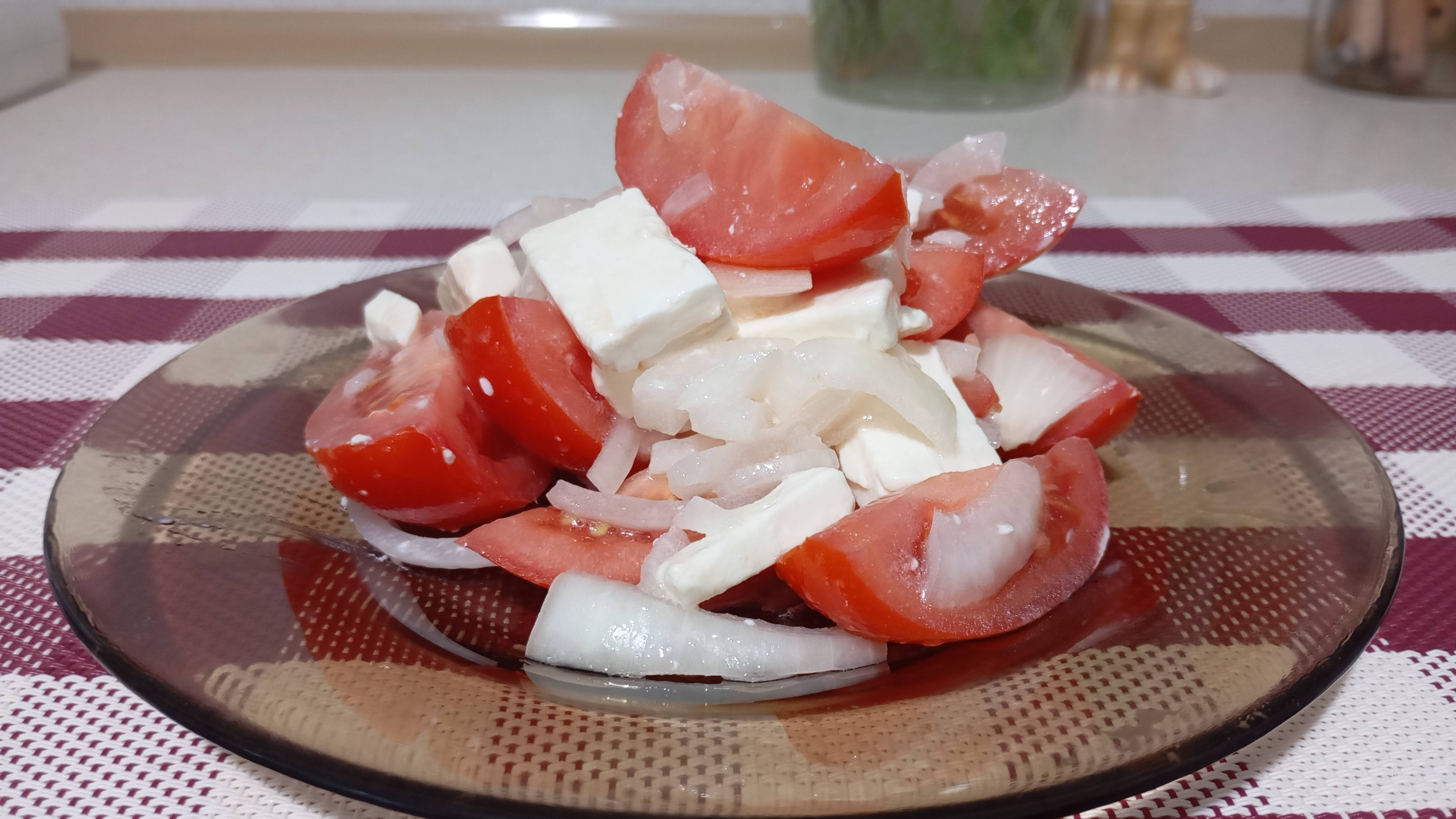 Салат из ПОМИДОРОВ и Сыра. Вкусный  УЖИН!!