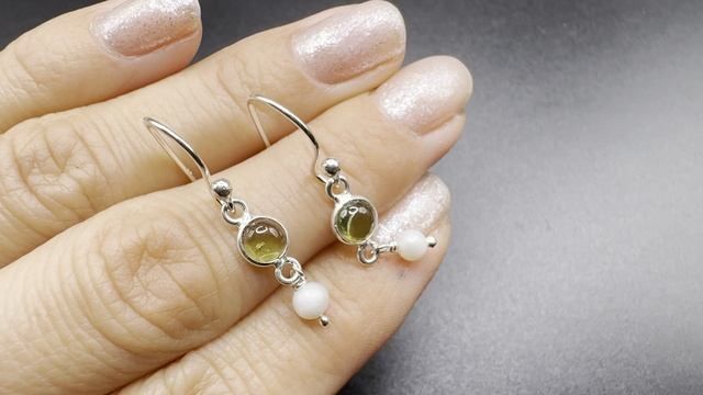 Серьги с хризолитом   и жемчугом  Серебро 925 пробы  ХРИ051