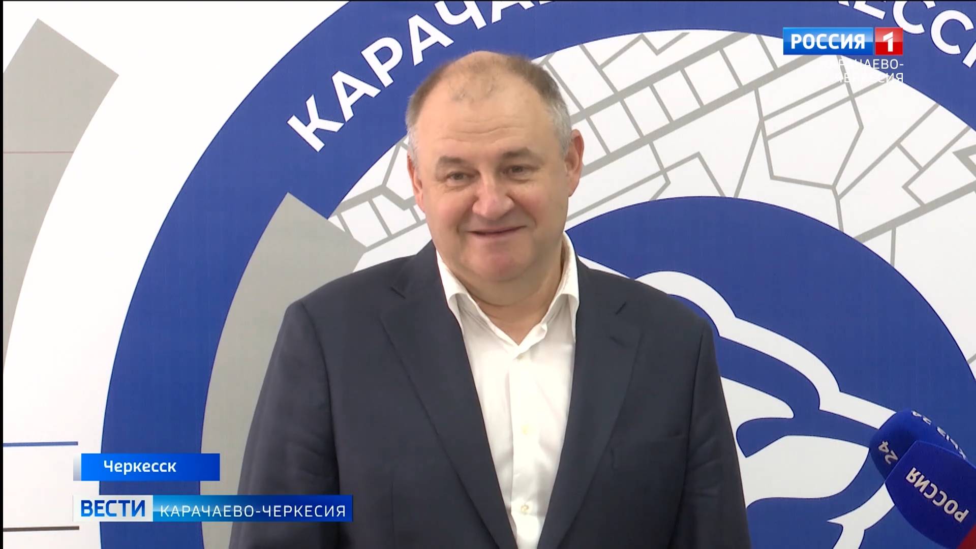 На базе отделения партии "Единая Россия" состоялась церемония вручения паспортов юным жителям КЧР