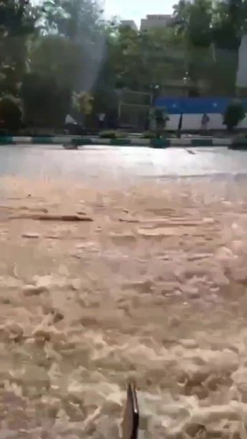 В Тегеране постепенно наступает локальный апокалипсис.

Моссад вывел из строя канализацию и водопров