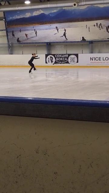 (((Я занимаюсь фигурным катанием))) 
🤍🖤⛸️❄
