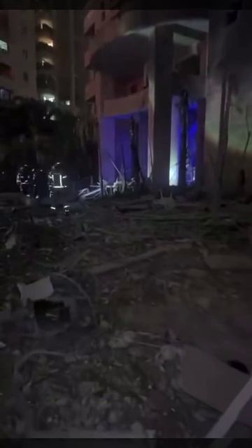 Последствия ночного удара иранских баллистических ракет по Израилю. 

Судя по всему «Железный купол»