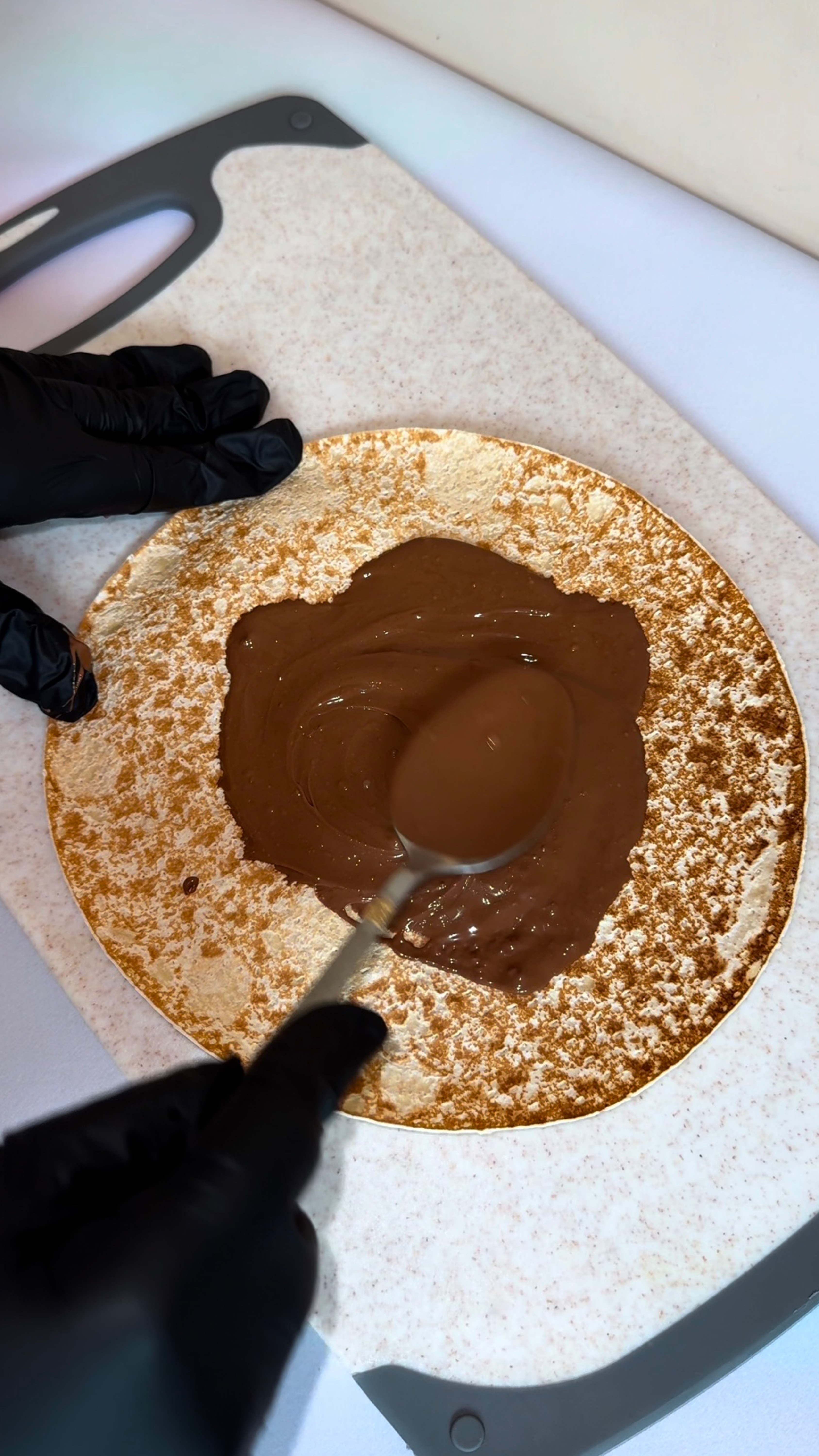 Летние роллы 🥢🍌🍫Всего из 4 ингредиентов! Оригинальная подача, незабываемый вкус и простой рецепт.