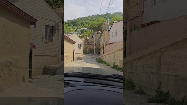 по узким улочкам Махачкалы
