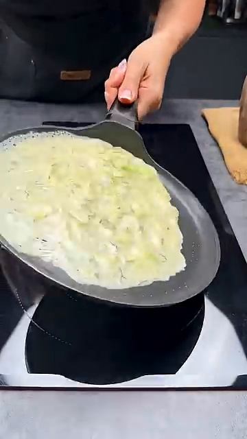 Тонкие блины из кабачков.