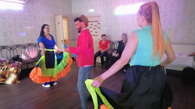 Цыгане на юбилее Хайдара, в кафе "12 стульев"