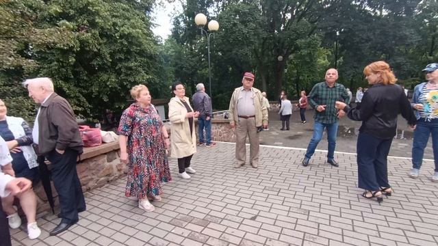 Белые розы....... 14.06.25 Гомель парк Луначарского 🥰💫