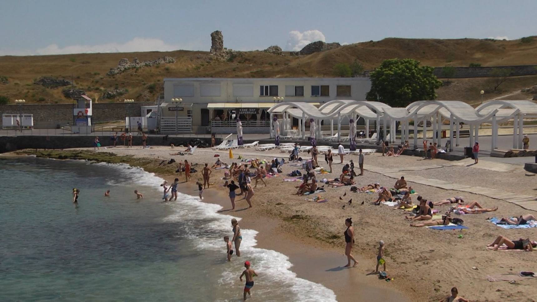 В Севастополе стартовал купальный сезон