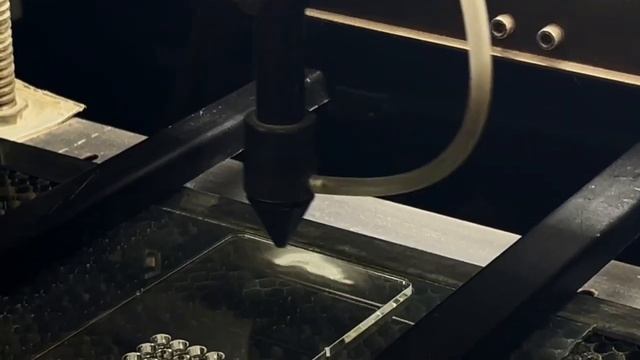 Лазерная резка, гибка и гравировка материалов в РЕЗЛАБ