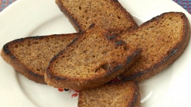 Гренки с яйцом и селедкой