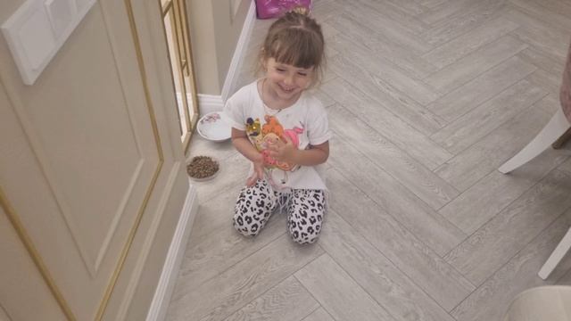 К нам в гости пришла собачка Буся! Кот Барсик в шоке!!!