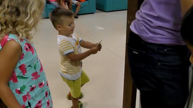 Рома и Диана Рома и Диана в KidsWill Детский Город Профессий в Киеве