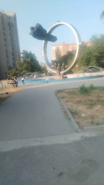 У нас Волгодонске хуть фонтан включили