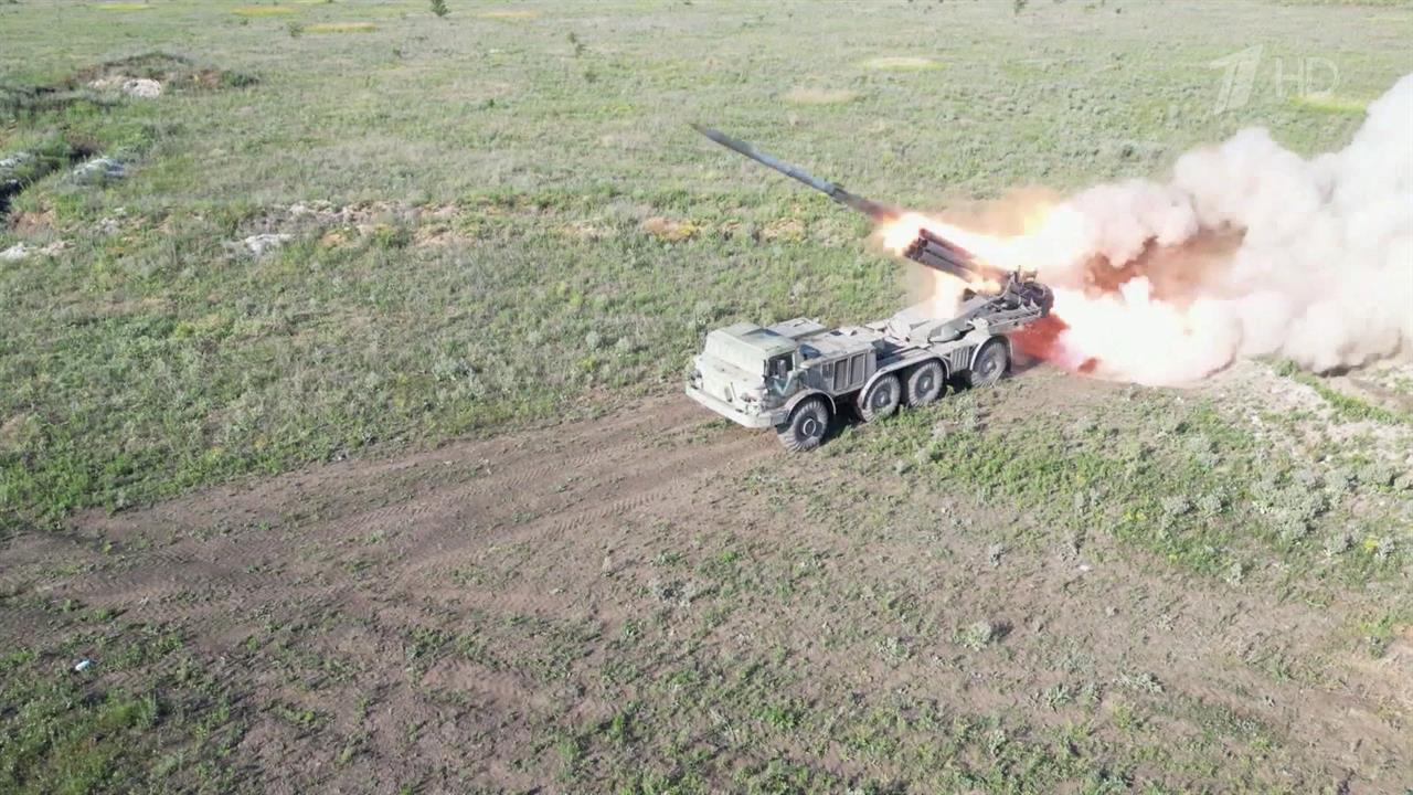 Минобороны РФ сообщает о поражении вражеского предприятия ВПК и складов с боеприпасами