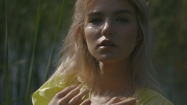 Video portrait Elizabeth. Photoshoot in the Reeds