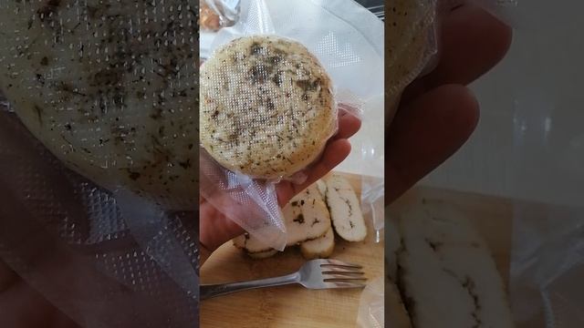 Домашний сыр с ароматными травами