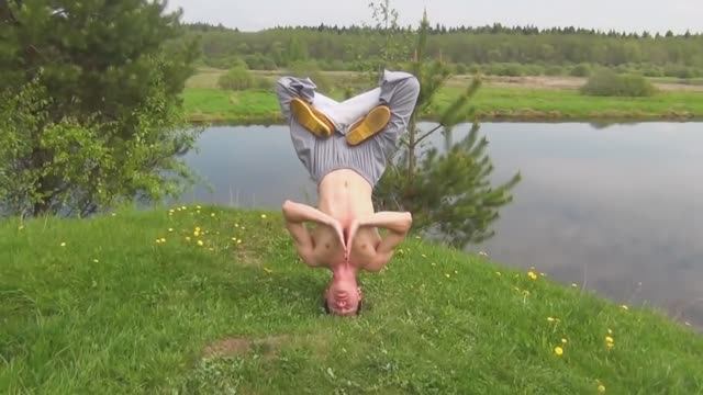 Мастер Шаолинь. Искусство ребенка Стойка на голове