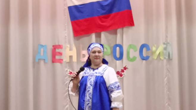"Москва златоглавая" исполняет Илюся Смирнова солист «Народного коллектива» анс. рус. песни «Талица"