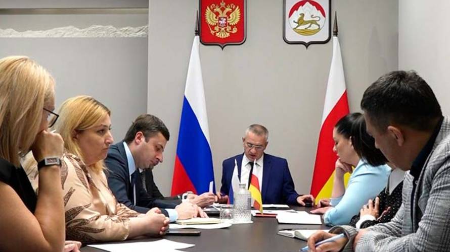 Гобеты Ибрагимы разамандæй уыд республикон ахуырадон программæ æххæст кæныны фæдыл кусæг къорды æмбы