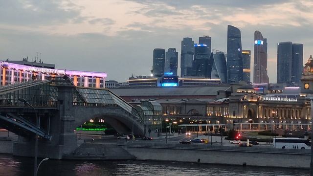 в ожидании поезда к.вокзал