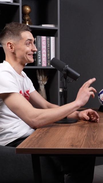 КАКИЕ ХОББИ У АНРДЕЯ МАРЧЕНКО #shorts #лицаволейбола #интервью #золотойсет #прдкаст #волейбол #sport