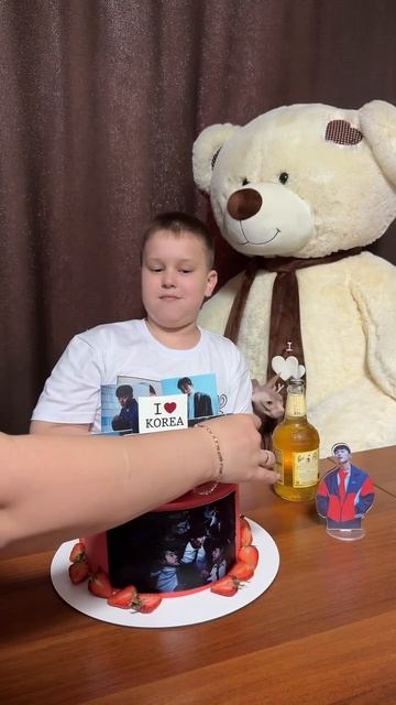 #деньрождения#ilyhapon#10лет#большоймишка#пиво#слабыйгерой#торт#ансухо#трендытикток#юмор#прикол#др