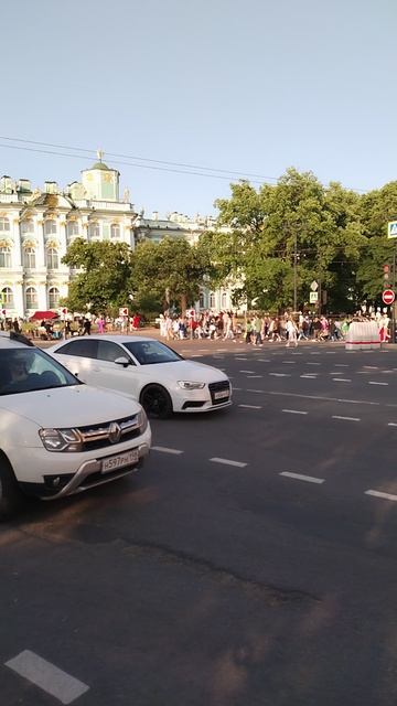 Дворцовая набережная, Петербург. 15 июня 2025.