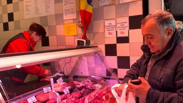 Жарим мясо на мангале шашлык и кебаб обзор по фермерскому рынку Брюсселя и цены.