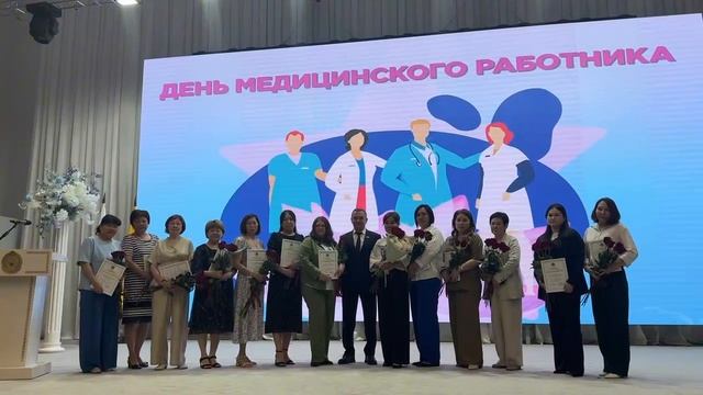 Мы вновь выражаем благодарность настоящим героям в белых халатах - к медикам