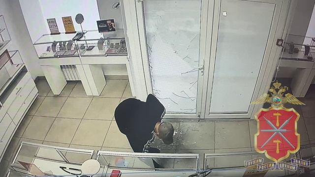 Полицией задержан скрывшийся в Ивановской области похититель украшений из ювелирного магазина в Туле