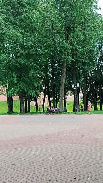 Великий Новгород .Летний денёк .У фонтана