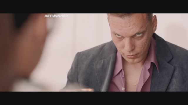 Анатолий Чугунов в фильме «Суперагент Макей»