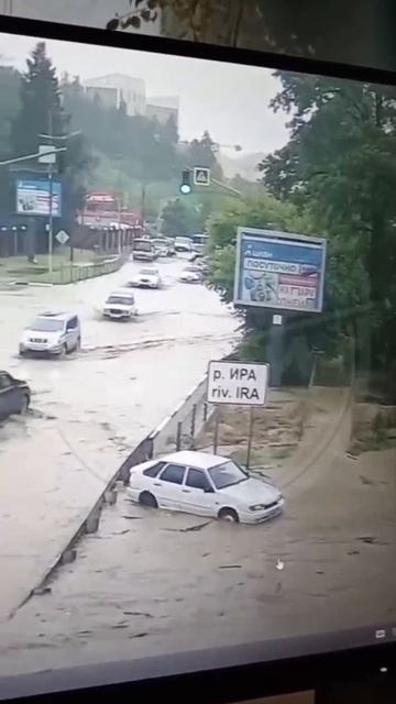Сочи под водой: из-за мощнейшего ливня Сочи ушёл под воду. 😱
