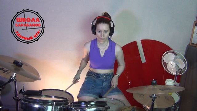Играет Ксения."Sing For Absolution"
