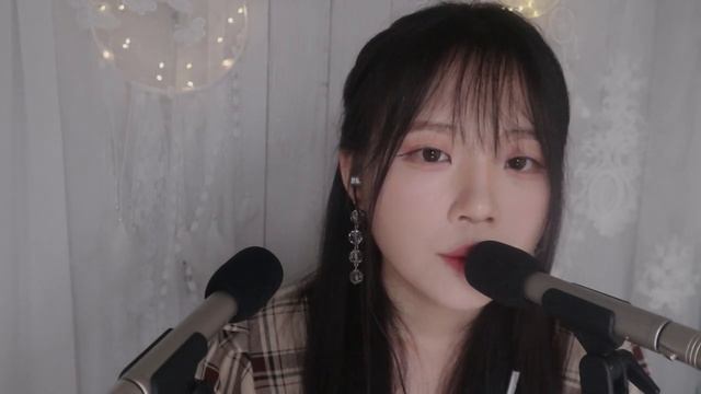 [ASMR]nara. Близкий шёпот на два микрофона, движения рук, звуки рта.