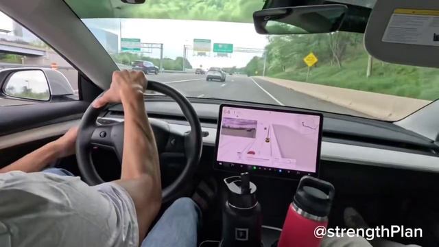 Из-за автопилота Tesla люди чуть не попали в серьёзное ДТП