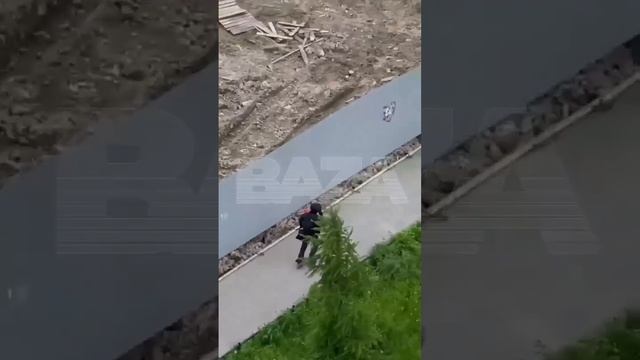❗️В Питере мигранты решили поиграть в прятки с бойцами ОМОНа, нагрянувших с рейдом на стройку.