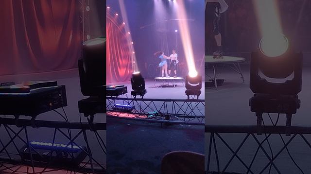 Танцы на роликах цирк demidovshow