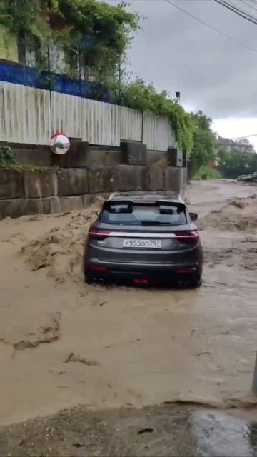 Сочи под водой: из-за мощнейшего ливня Сочи ушёл под воду. 😱