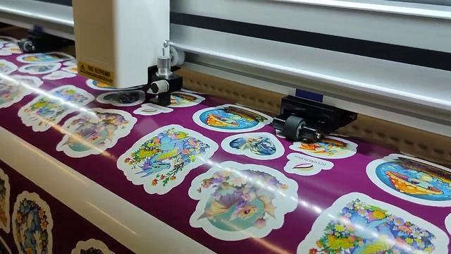 Изготовление виниловых наклеек _ Типография Процвет