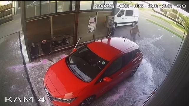 НЕ РАБЫ - Мужик быстро среагировал  и успел уехать от людоловов Зеленского в последний момент !!!
