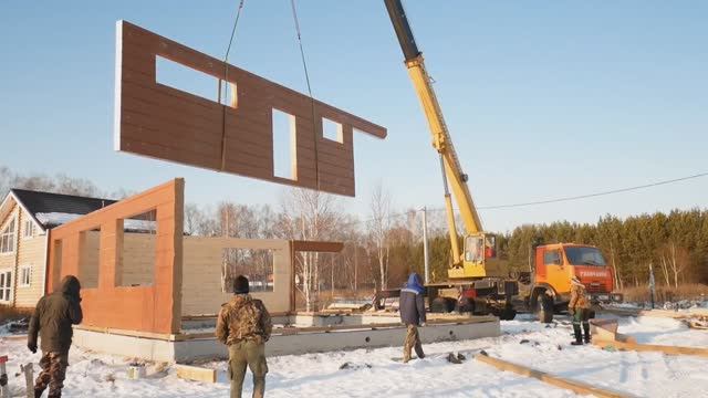 Тёплый дом из огромных деревянных панелей. Быстро и просто Пошаговый процесс строительства