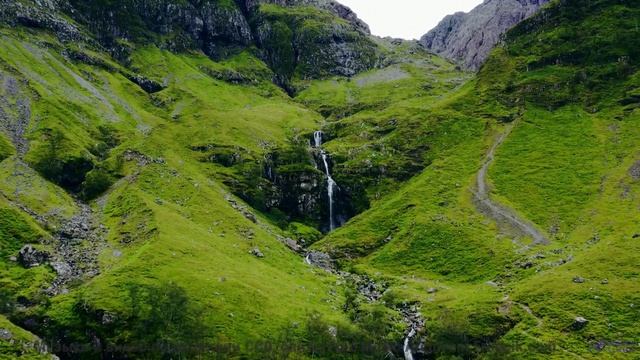 Мелодия шепчет, как звучит настоящее спокойствие - Mountains All Around Us -- Scott Holmes Music --