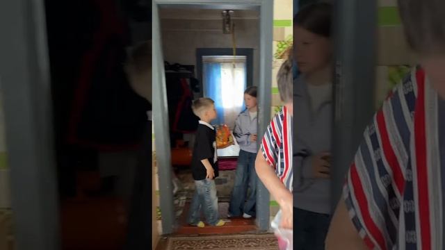 Идём поздравлять маму с днём рождения #уралочка #мама #деньрождения