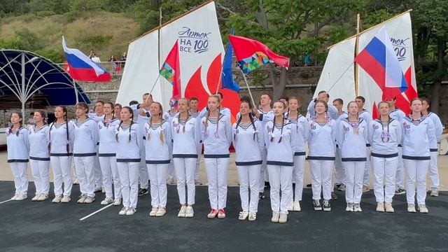 Конкурс морской песни - один из этапов соревнований по морскому многоборью в Артеке.