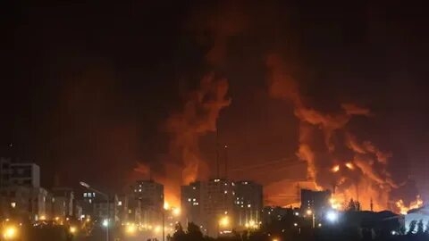 Иран наносит мощный удар сотни ракет обрушились на Тель-Авив.