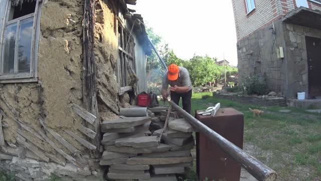 ЖИВЕМ В ДЕРЕВНЕ!!НАВАРИВАЮ АРМАТУРУ НА СТОЙКИ!!ОКУЧИВАЮ КАРТОШКУ И ПОЛИВАЮ ОДНОВРЕМЕННО!!